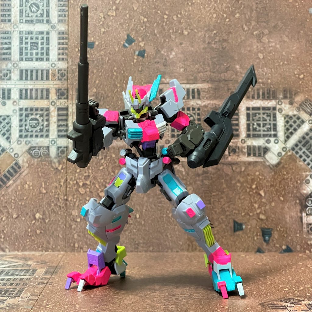 右腕のグラントンファーは、キットのままなので、左右で交換することもできます。