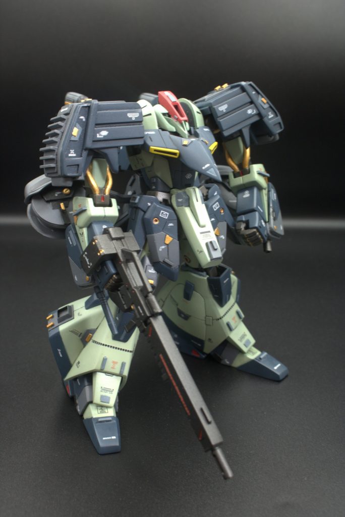 手持ちの銃器はナシの予定でしたが、やっぱり欲しくなったので、店頭に並んでいた「鉄血系」のオプションパーツを使用。