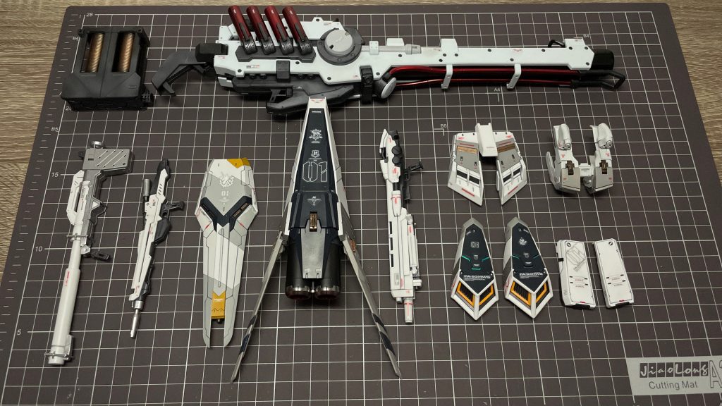 1機のMSが装備するには多すぎる武装の数です…(^^;)