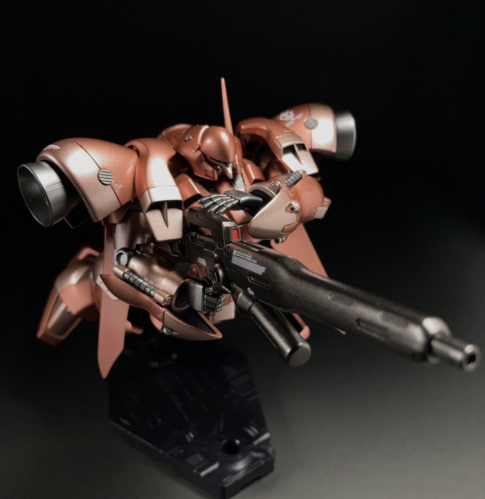 可動域が狭いためあまり大胆なポージングは出来ず、この辺が限界。塗装禿げを恐れずグリグリ動かしますよ!楽しいので!