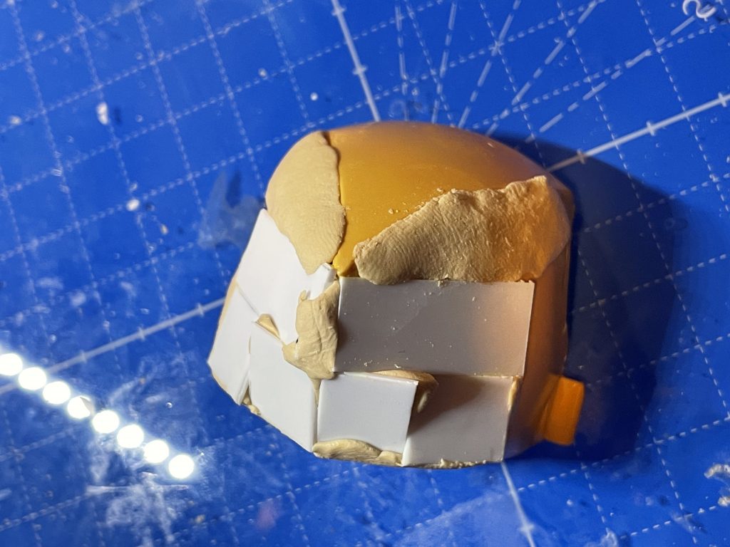 というわけでプラ板とエポキシパテで塞いじゃいました.