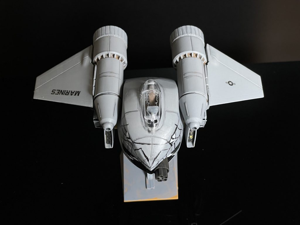 翼はタミヤの1/72 F22ラプターの余りから.キャノピーその他は同じくタミヤの1/72 ハリアーの部品です.