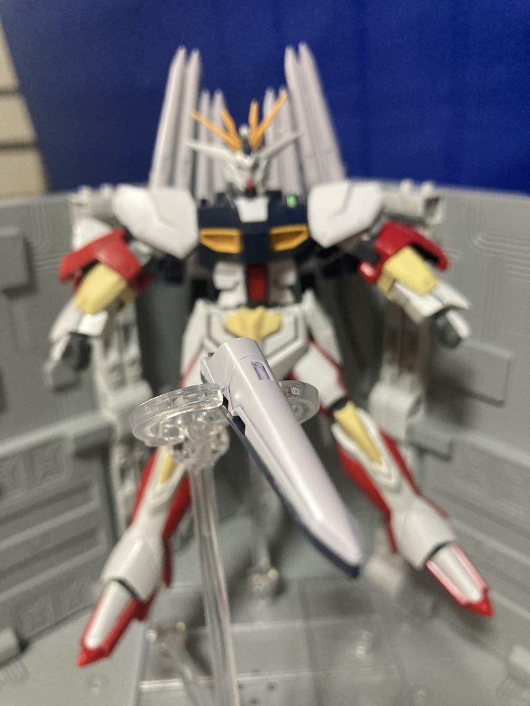 フェイクνファンネルは、設定的にはファングの方が良いかと思い、コの字型にならず尖った先で貫通攻撃！GBNで表現できるならケルディムのシールドファンネルっぽく飛んで、ピンポイントでGNフィールド展開とか。きっと脳量子波でコントロールできるでしょうｗ