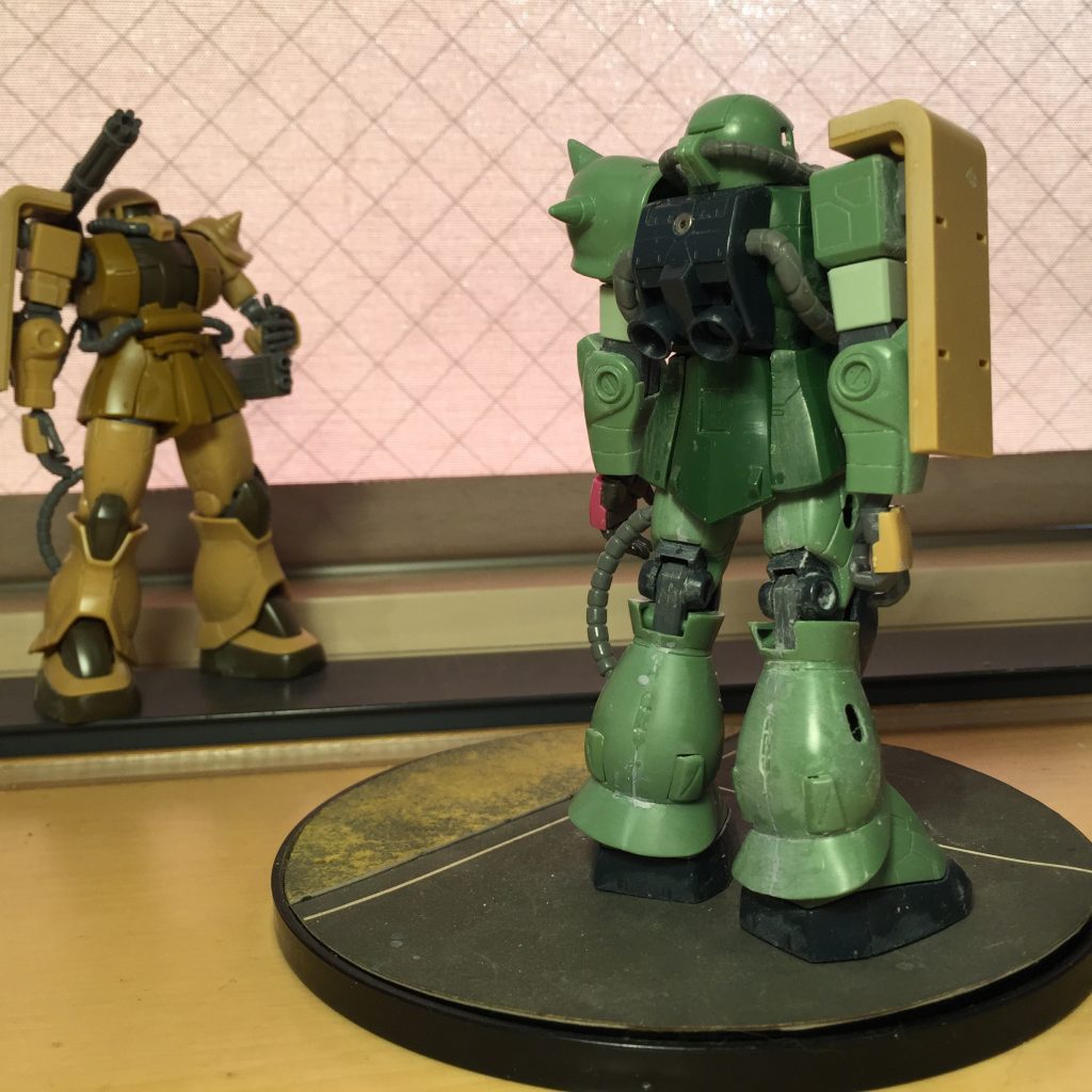 膝裏もポリパーツが露出していますが、ここ直すとかなり手間なので省略しました。