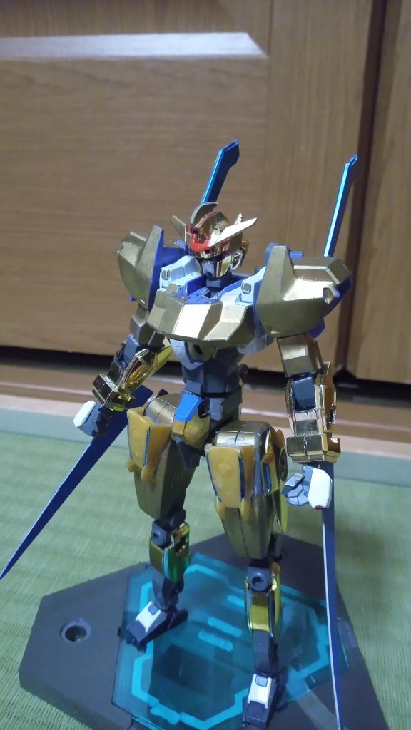 ガンアルテミスあのスマホゲームの機体をガンプラ化しました！ベース:アカツキその他:コアガンダム、プラ板デ｢でも今はそのゲームしてなr｣マ｢だまれ、だまるんだ。｣ア｢それはそれとして、今は何やってるの？｣マ｢メダ〇ット！｣