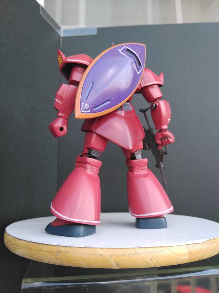 『ゲルググキットに当たりなし』って言われたりしますが、結構カッコいいですね。旧キット1/100ゲルググも作ってみたくなりました。