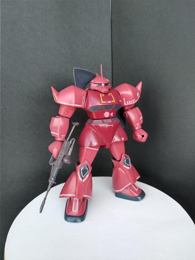 両肩も上から差し込めるようにプラ板貼って後ハメ加工、ビームライフル持つ右手首も少し角度つけて取り付けしてます。