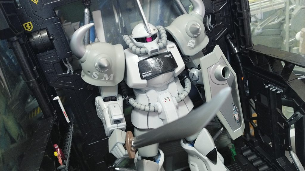 サーベルはヒートサーベルじゃなくあえて剣っぽい色にしました。