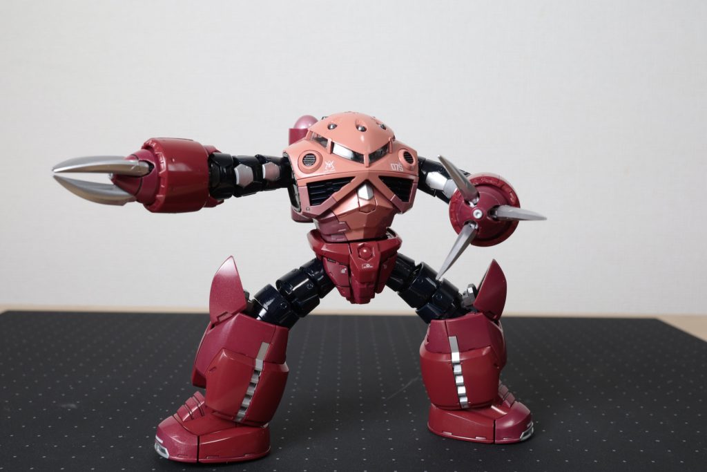 腕の内側、脚横、つま先など濃いグレーのパーツはシルバーにしました