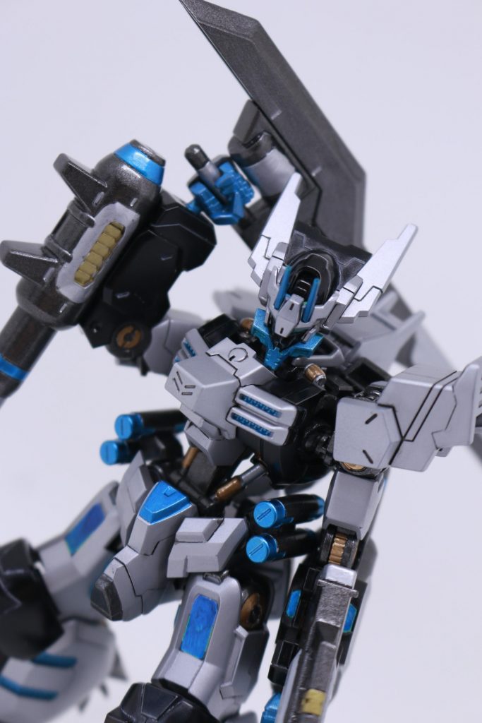 今回は武装が多く付属するキットでした。トップ画のトンファーもしかり、大剣しかり、ライフルしかり。値段も税込み2000円というだけあって、それなりにボリュームもあります。