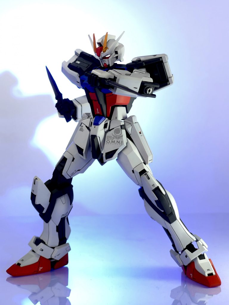 武装類も形状はキットのままです。ストライクの代名詞、アーマーシュナイダーの先端はランナーで延長してシャープ化しています。