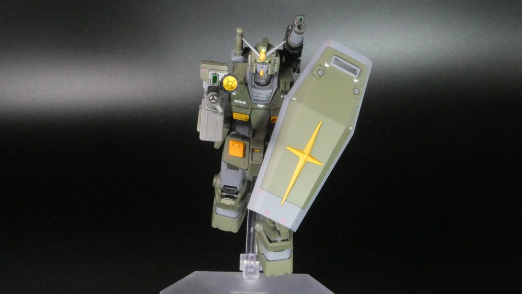 頑張ってポージング。ファーストガンダムってポージング難しいですね……