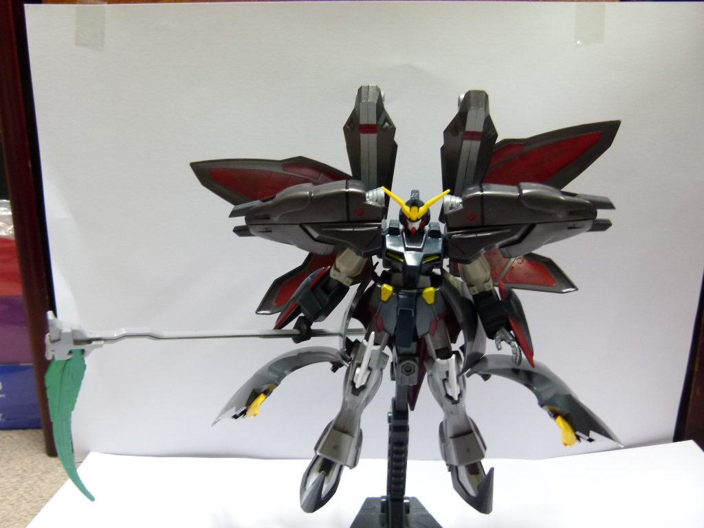 そしてなぜか落っこちていたハイドラガンダムのパーツを元にガンダムデスサイズギルティカスタムへ換装。今となってはプレバン「G-UNIT」関係で適宜プレバン再販があったりしますが…当時は得体の知れないルートを使ったりしました(転売ではないです)。ギルティから上腕パーツをハイドラのものに変更、