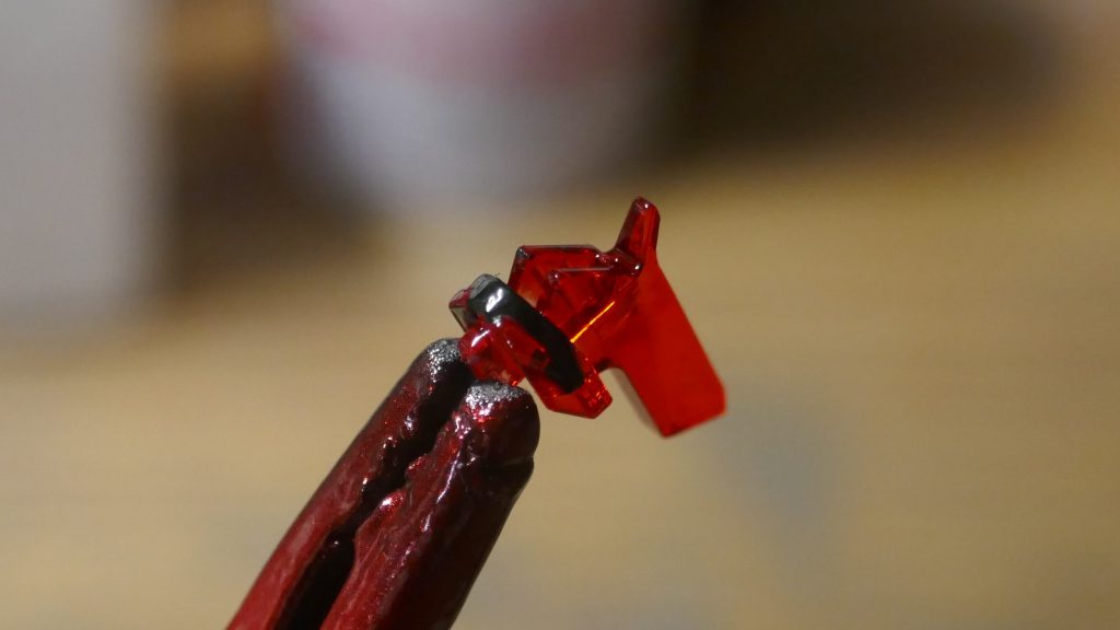 カメラはクリヤーレッドで塗装(EXAM SYSTEMかもしれないし、そうじゃないかもしれない)