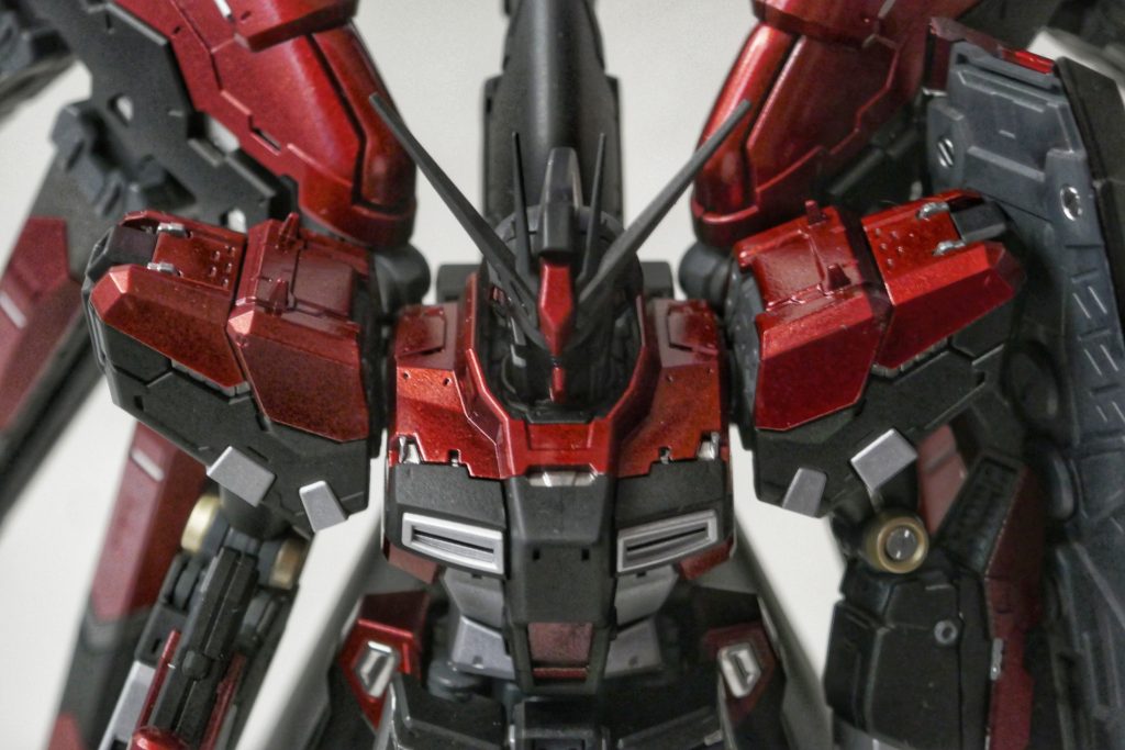 使用した塗料・タミヤカラー(サフ含む)スーパーサーフェイサーブラックセミグロスブラッククリヤーレッドピュアーメタリックレッドアルミシルバーチタンシルバーチタンゴールドメタリックグレイクリヤー(光沢,半つや消し,つや消し)・ガンダムマーカーEXガンダムメッキシルバー・NAZCAメカサフ スーパーヘビィ