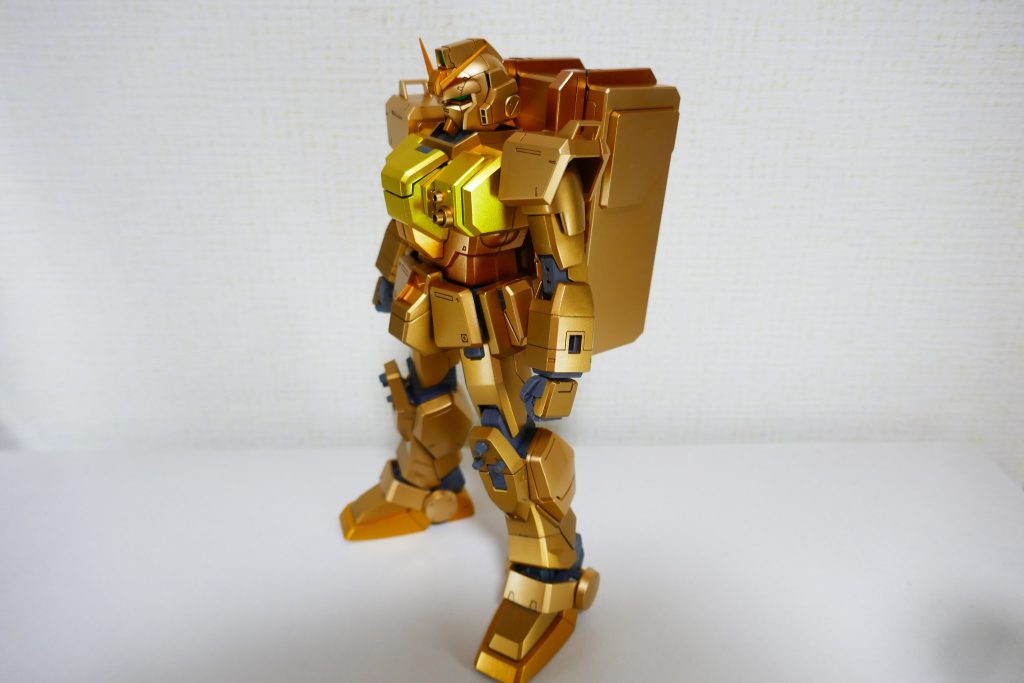 戦場で目立ちまくりで、狙い撃ちされるの間違いなし！