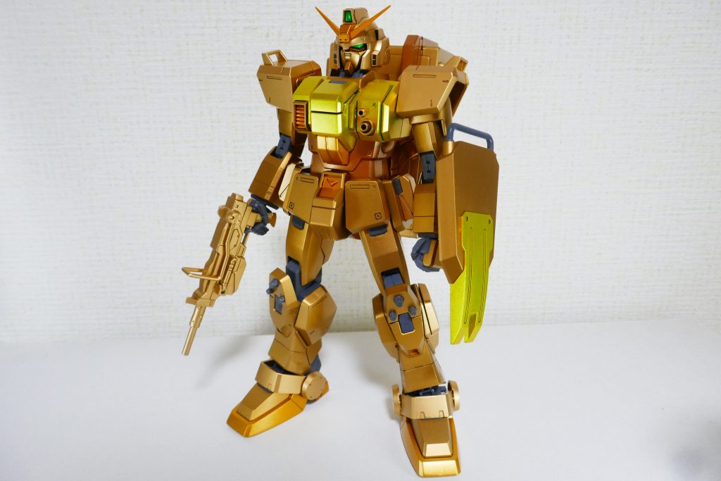 100mmマシンガン。武器類も全てゴールドで塗装しました。