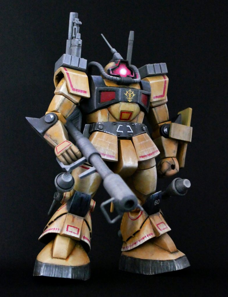 MSVなので各種マーキングを入れてますジオンマークや腕のカミナリみたいなマークは水転写デカールを貼りアクリルガッシュで汚して機体に馴染ませてます