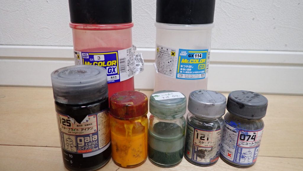 塗装レシピ武器類メカサフ銀系黒サフ→スターブライトシルバーバーニア　スターブライトアイアン濃い緑　デュナメスで調色した色動力パイプ　以前調色したオレンジイエロー系メイン緑　サンシャインイエロー　外弦２２号色　ディトナグリーンを混ぜた最後艶消しスプレー缶で完成。