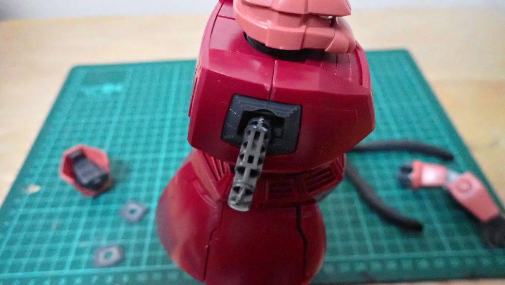 軸を削り胴体に近ずけました。