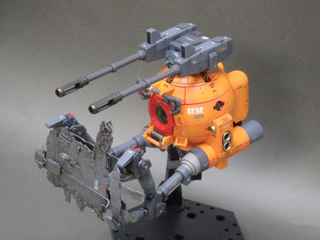 劇中に出てきたデブリはもう少し大きいのですが　大きすぎるとボールのアームが下がってしまうので、小さめに作っています。