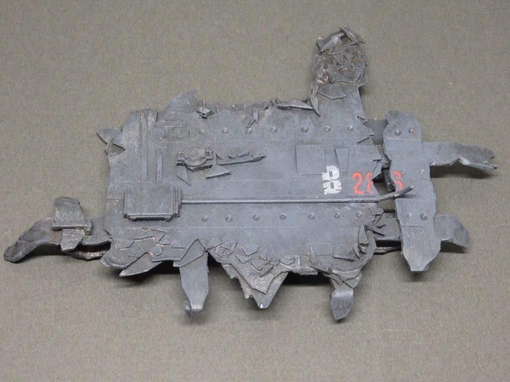 急造ですがプラ板とジャンクパーツで製作。