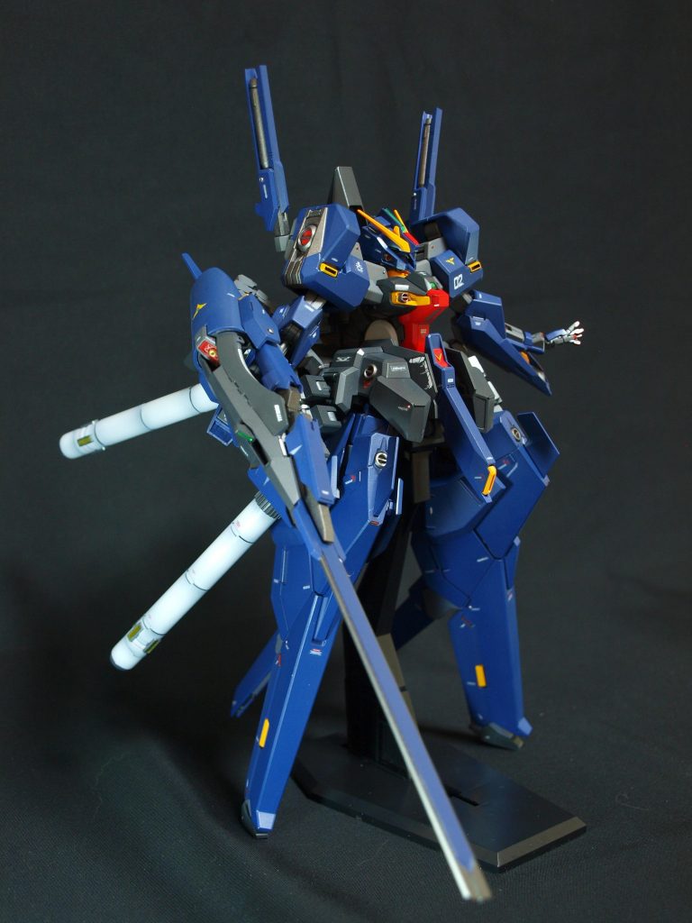 角度を変えて。プロペラントタンクは、黒立ち上げでグラデーションで表現してみました。