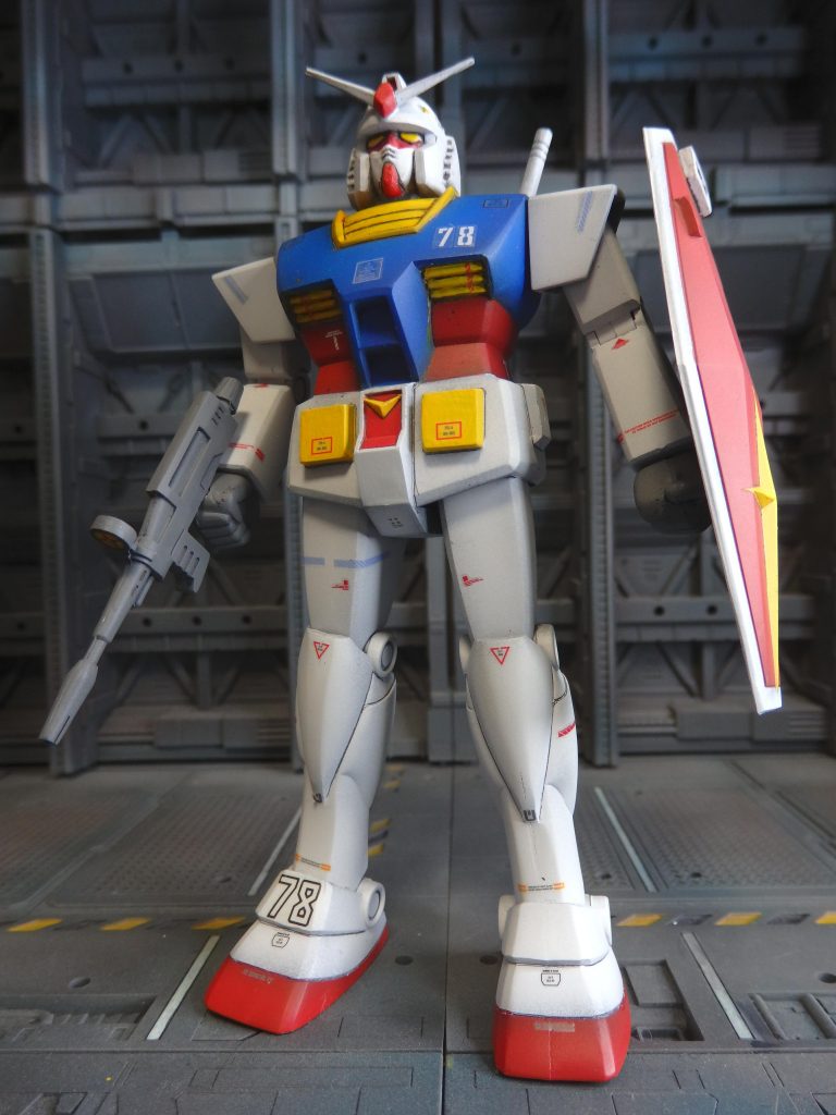 そう言えば、Zガンダムの頃にハイコンプリートモデルなんてのもありましたね。ハイコンのガンダムMK2を購入して、ガンプラのGディフェンサーと組み合わせて飾ってましたっけ。ガンプラはマラサイとGディフェンサーを最後に一旦止めることになります。そして、再びガンプラを趣味にする様になって早４年。もう一度1/144ガンダムに挑む時期が来たんじゃあないか。自分の手で、満足のいく立体物を作るべきなんじゃあないか。そう思い立った訳なのでした。