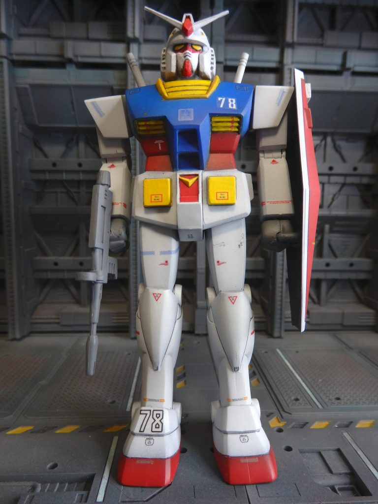 脚部を開かずに立たせてみました。これはこれで、結構カッコいいんじゃないでしょうか。最後までご覧いただきありがとうございます。