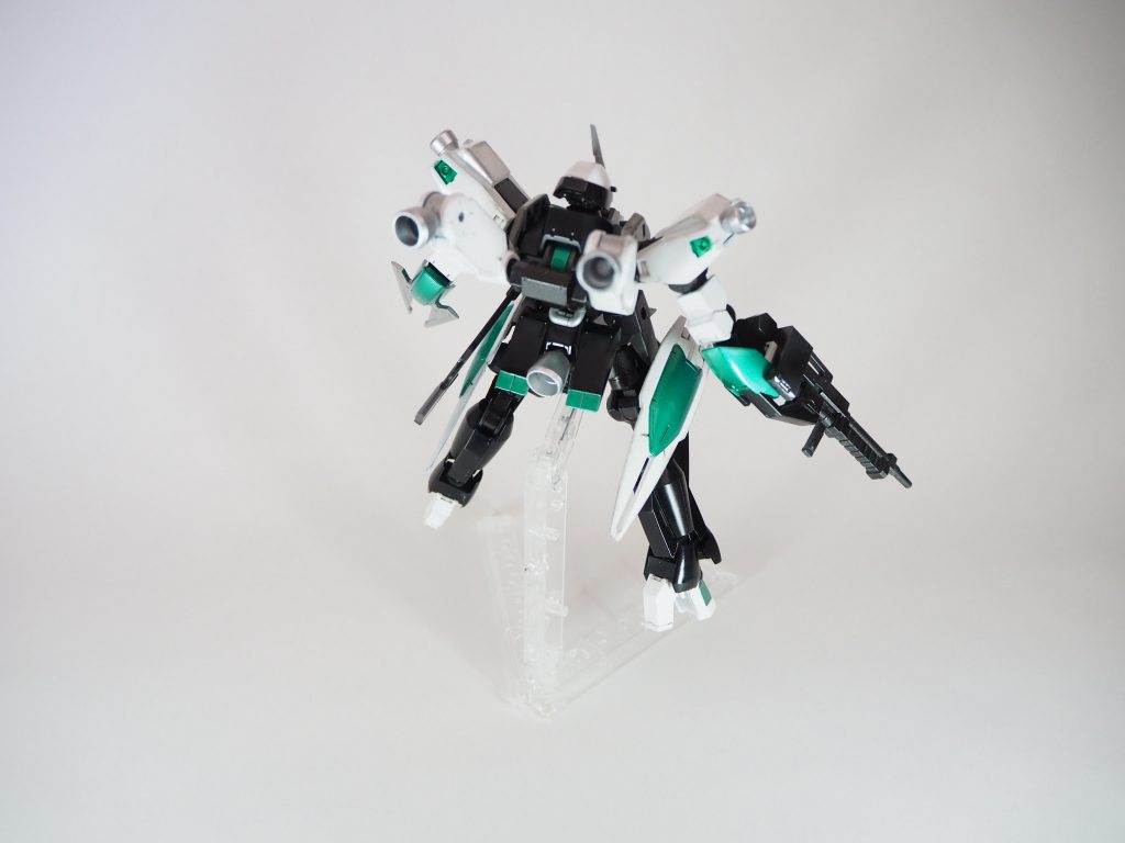 フロント＆リアビューカラーリングはモビルドールメイを参考に頭部と腕部を白、胸部をグレー、下半身を黒で塗装し、各所に緑を配色しました。
