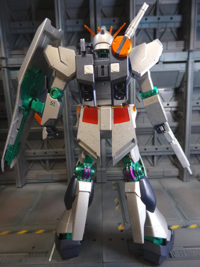 塗装はガンダムマーカー エアブラシ システムのハンドピース&充電式エアブラシのコンプレッサーです。使用した塗料はガンダムマーカーのみです。シルバー1:GM177シャインシルバー(途中で無くなりました)シルバー2:GM152メタリックセットシルバーブルー:GM173メタリックダークブルーレッド:GM155メタリックセットレッドイエロー:GM175メタリックオレンジグリーン:GM154メタリックセットグリ-ン部分塗装ゴールド:GM151メタリックセットゴールドピンク:GM176メタリックピンクブラック:GM48ガンダムブラック