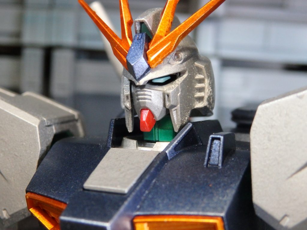 良い感じで光が当たっていますが、目は塗装していません。目の周りの黒は影で表現されていますが、念の為に目以外の部分はブラックで塗装してあります。