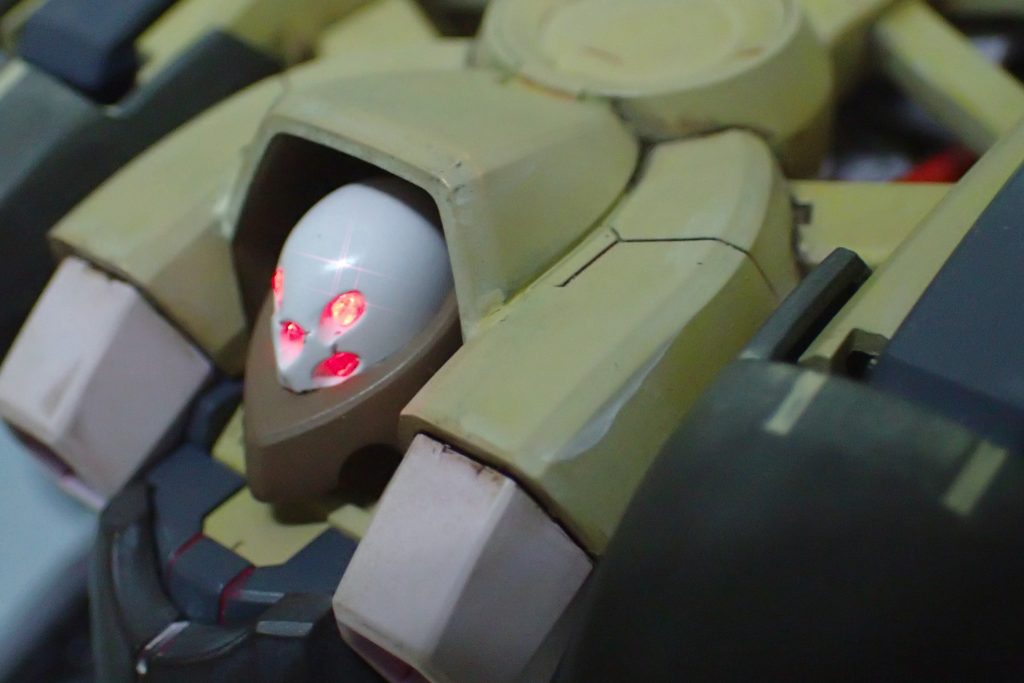 メインカメラはLEDで発行します