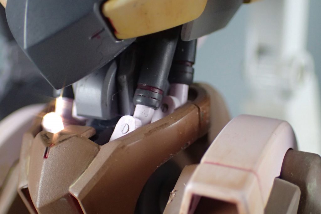 腹部の稼働シリンダーです