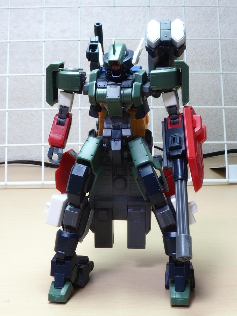 塗装前の写真です。腹部のシリンダーはプラパイプで作り直したのですが写真写ってないですね💦