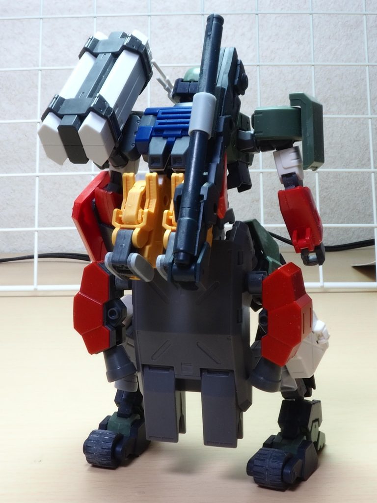 赤、青、黄が集まってオモチヤ感がすごいです😅