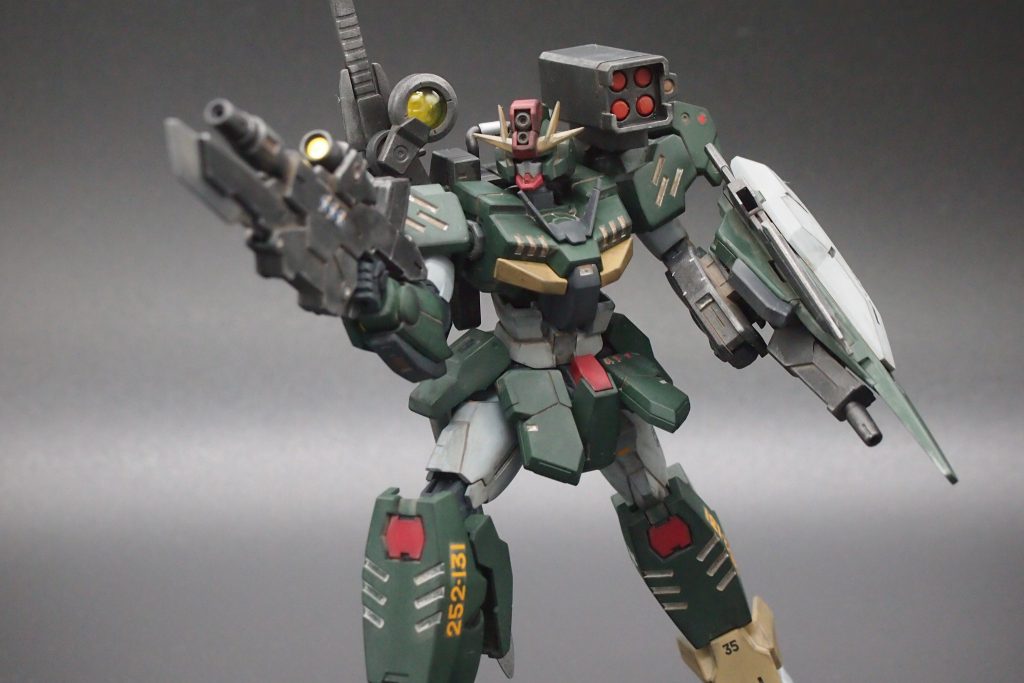 エナメル塗料とMrウェザリングカラーでウェザリングしました。