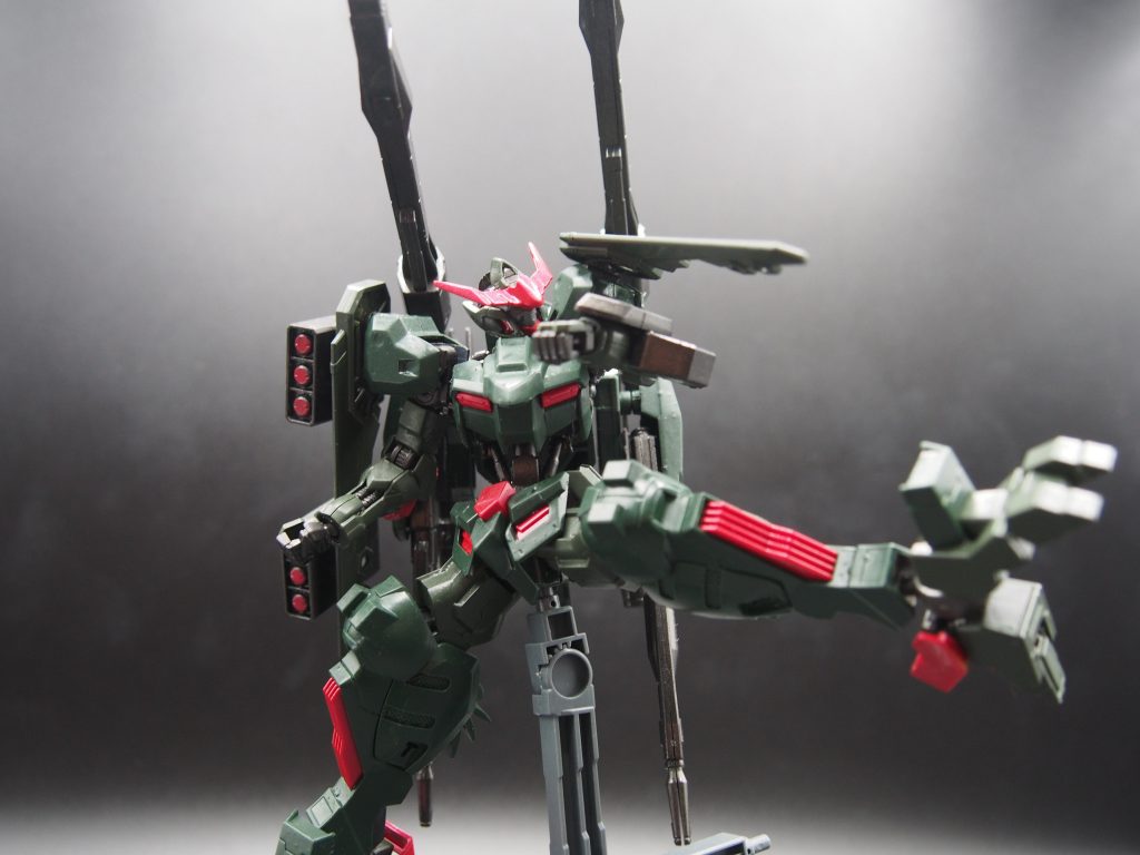 近接武装が無いため基本的に脚部で蹴ることになる