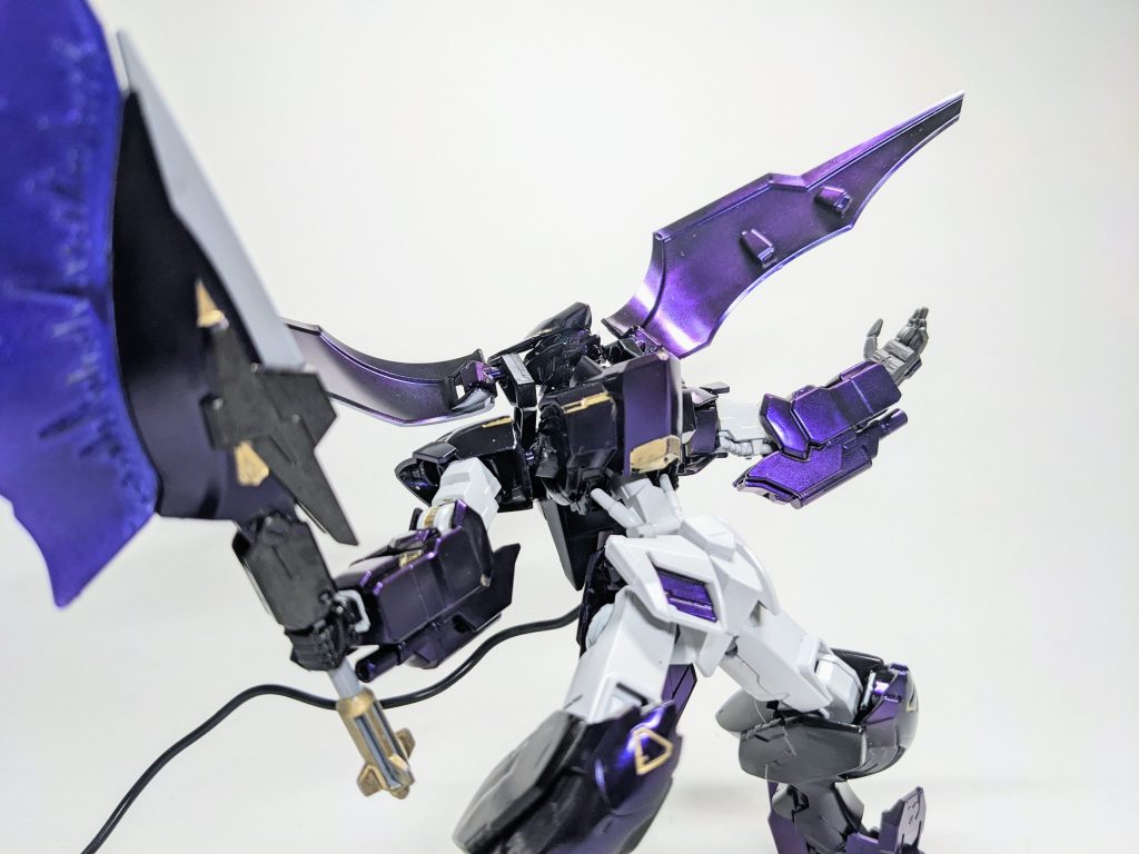 低い唸り声を上げ目に写る全ての物を破壊する…悪魔の機体!!