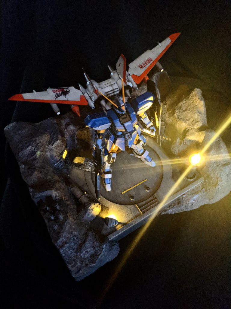 そして、完成までの着地点をミクロマンを置きたくなるものを作るにして、世界観を壊さないように、どこかオモチャテイストが残るように仕上げました。