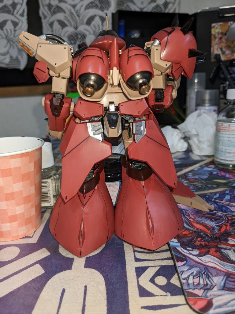 背中も少し塗りました。スラスターのカッパー塗料がいい味だしてますね。