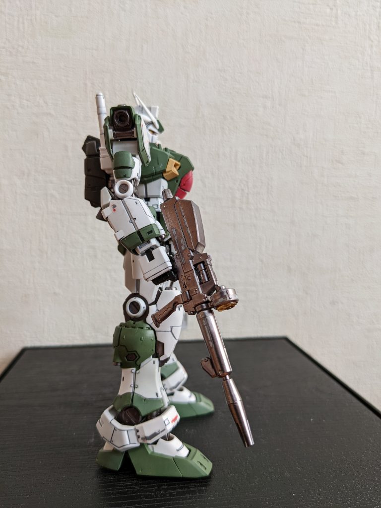 マスキング地獄😅キットのディテールに触発され、色分け箇所増やしたら、結構なマスキング作業が待っていた💦まぁ、仕上がりはさておき、カラーリングのセンスはなかなかのモンじゃないかと思っとります!!右側面です