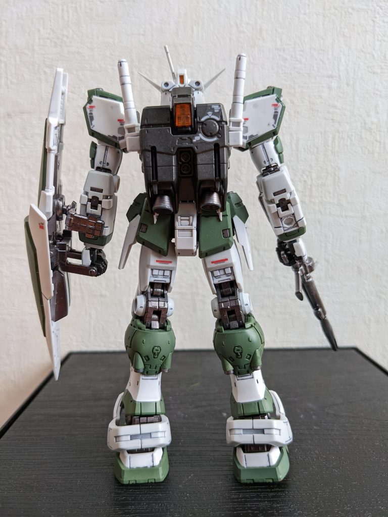 背面センサー類は、車のウインカーみたいにしたくてオレンジに