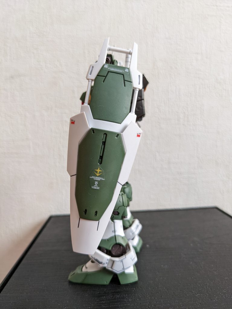 左側面塗り分け箇所増やしたので、うるさくなり過ぎないよう、マーキングシールはチョイスして貼りました。