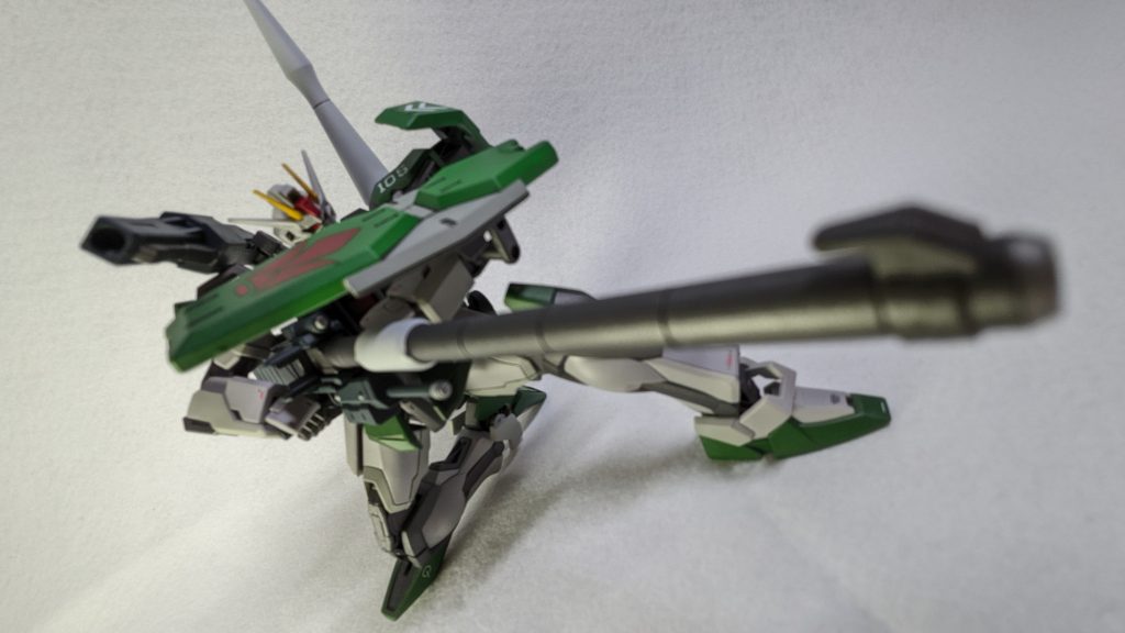 砲撃姿勢を取らせてみました。可動抜群です。