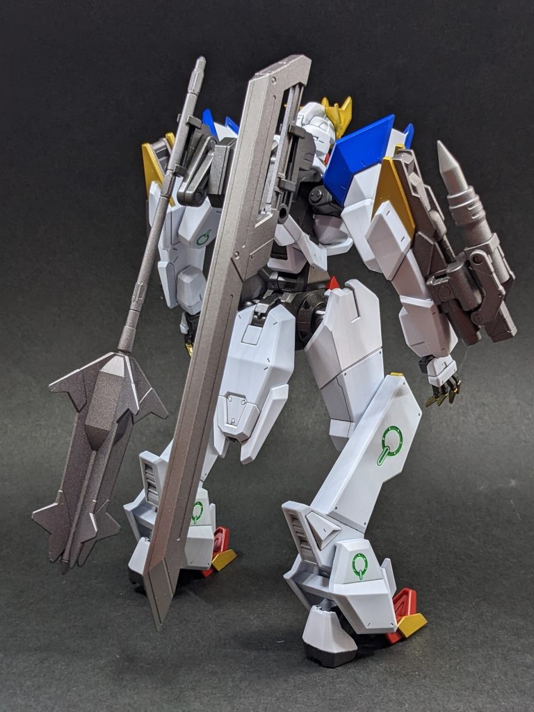 メイスを懸架できるようにバックパックアームは少し削りました