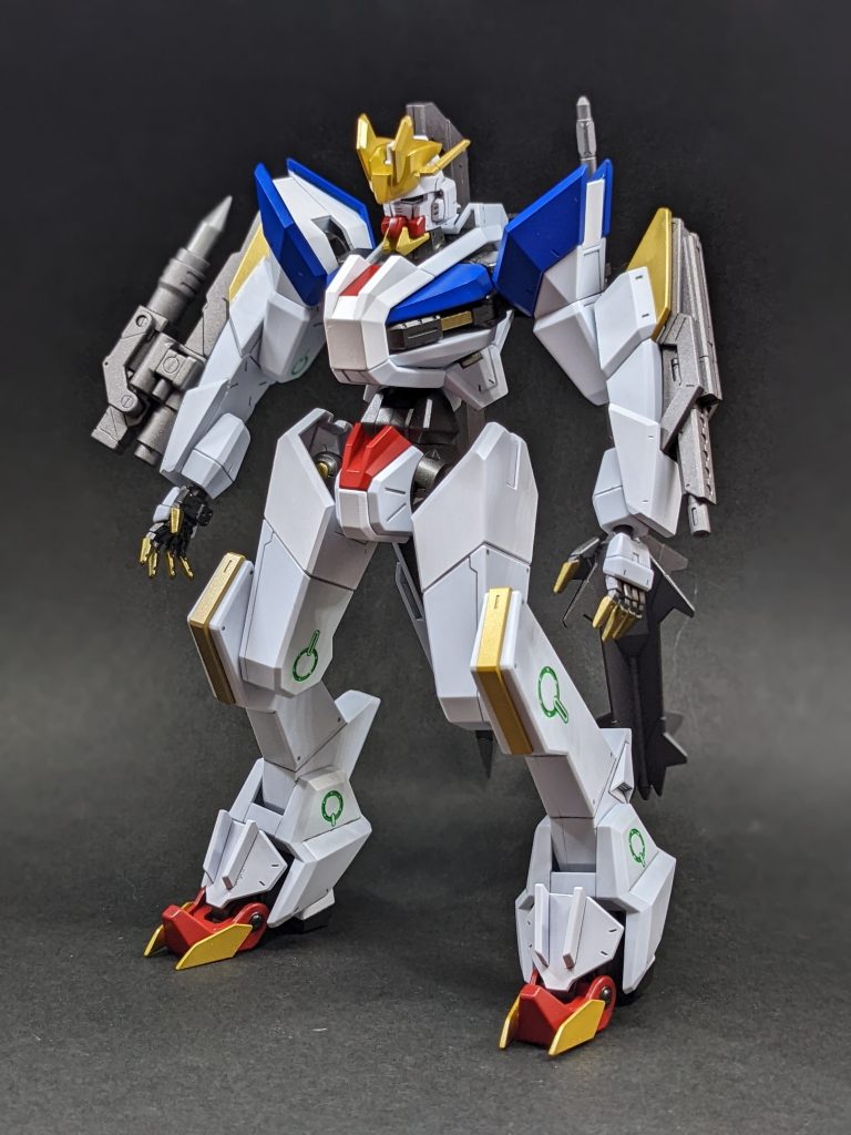 接近戦闘型、大型ソード、腕部機関砲などバルバトスと似ていたので、配色はバルバトスルプスレクスをイメージ。独特のプロポーションを生かすため本体は未改造です。