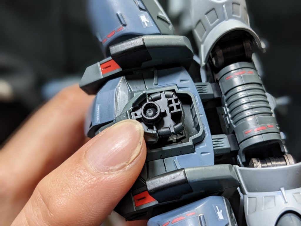 首の加工。軸を短くするのは難しいので、受け側の天井に穴空けて、そのぶん頭高を下げています。