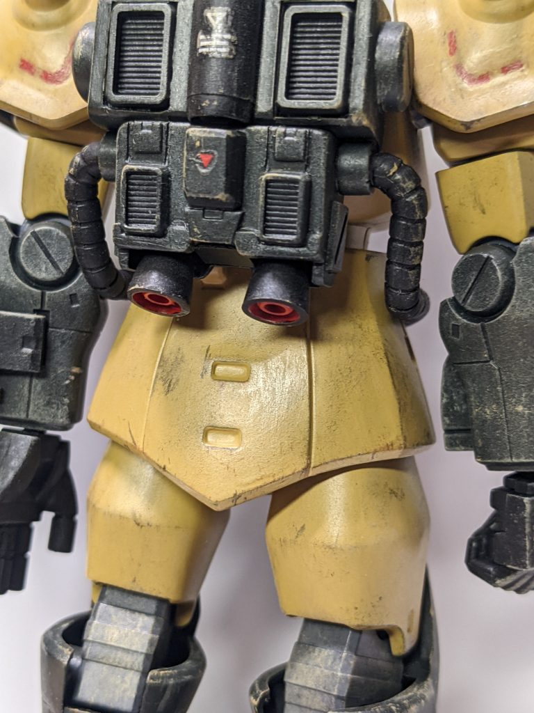 プラ板、タミヤのジェリカン、MSG、百均のマンガ筆とボールペンを使って製作しました。動力パイプは少しカットしてあります。