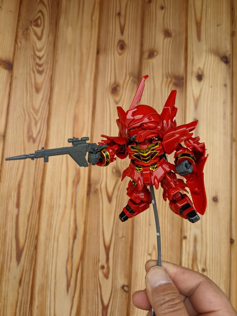 妹はピカピカが好き。シール貼りでブチギレていました。なだめるために光沢コートでピカピカにしてあげました。